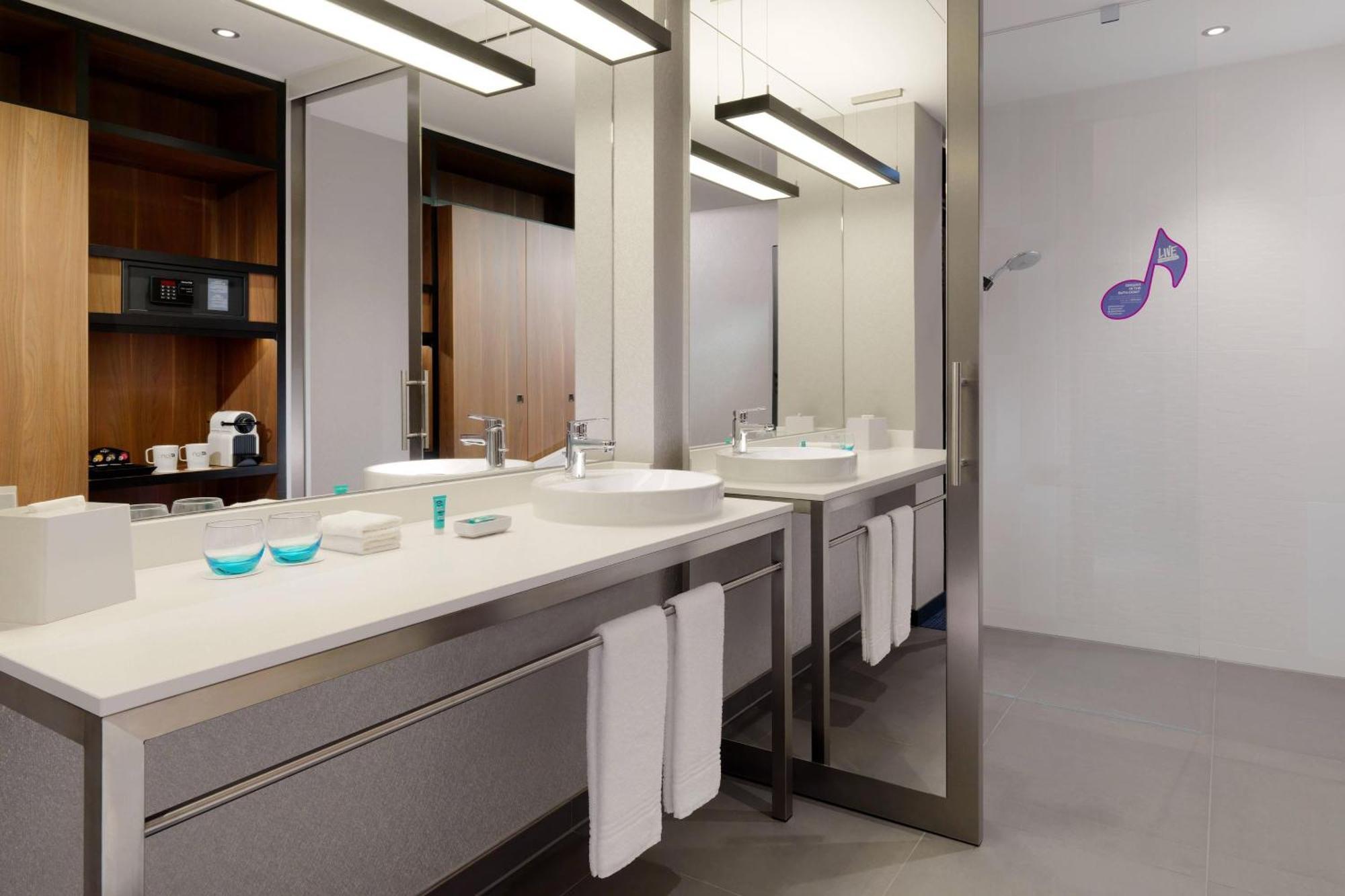 Aloft Hotel 4*